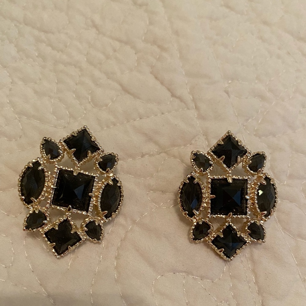 Kendra Scott studs